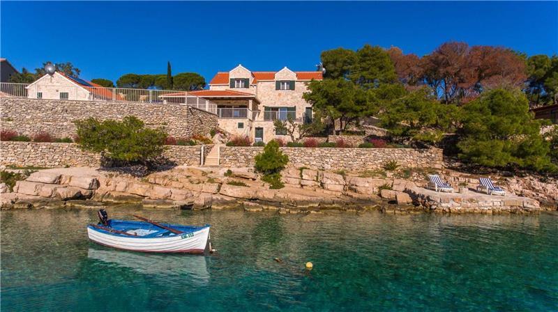Beachfront villa in Milna, photograph 13