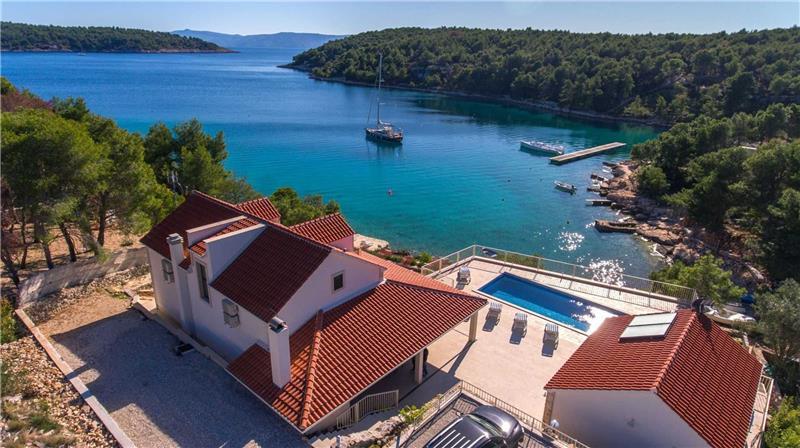 Beachfront villa in Milna, photograph 14