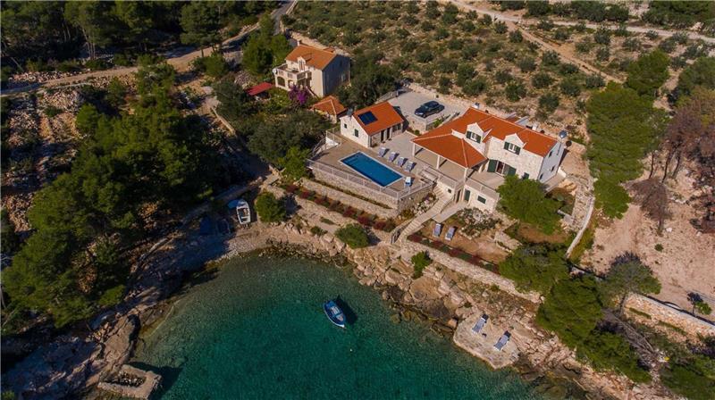 Beachfront villa in Milna, photograph 6