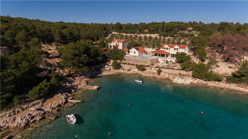 Beachfront villa in Milna, photograph 11