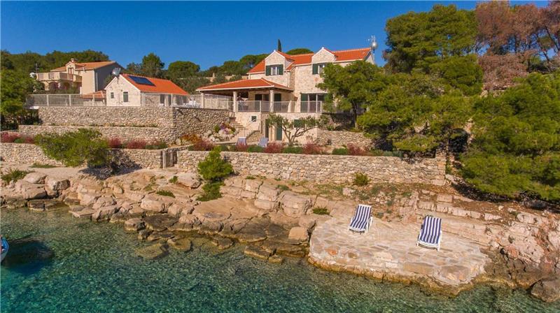 Beachfront villa in Milna, photograph 17