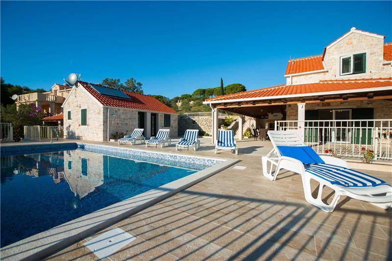 Beachfront villa in Milna, photograph 15