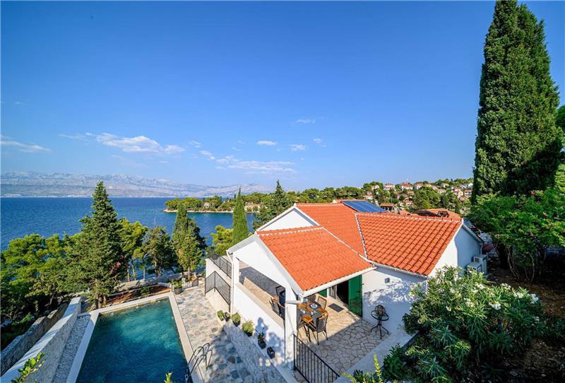 Beachfront villa in Splitska, photograph 8
