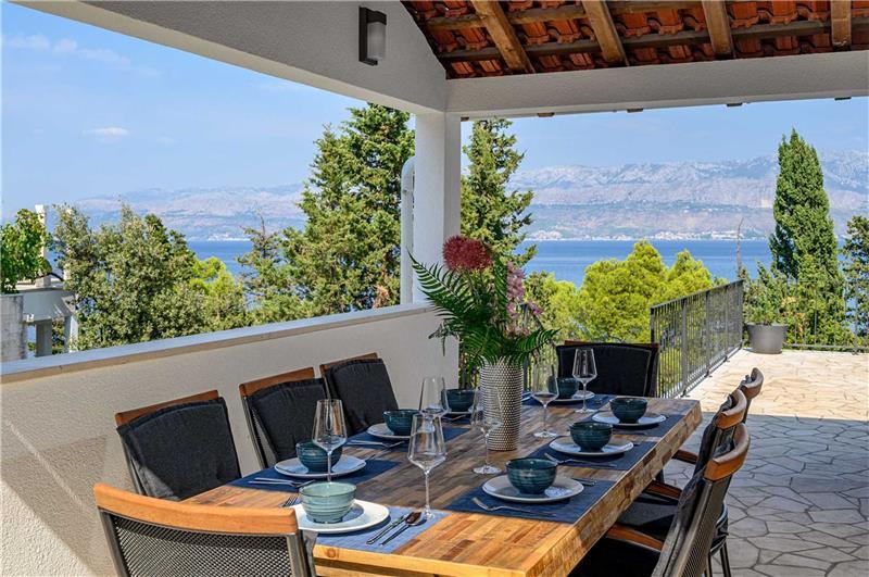 Beachfront villa in Splitska, photograph 7