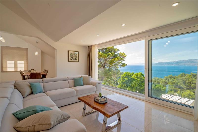 Sea-view villa in Pucisca, photograph 11