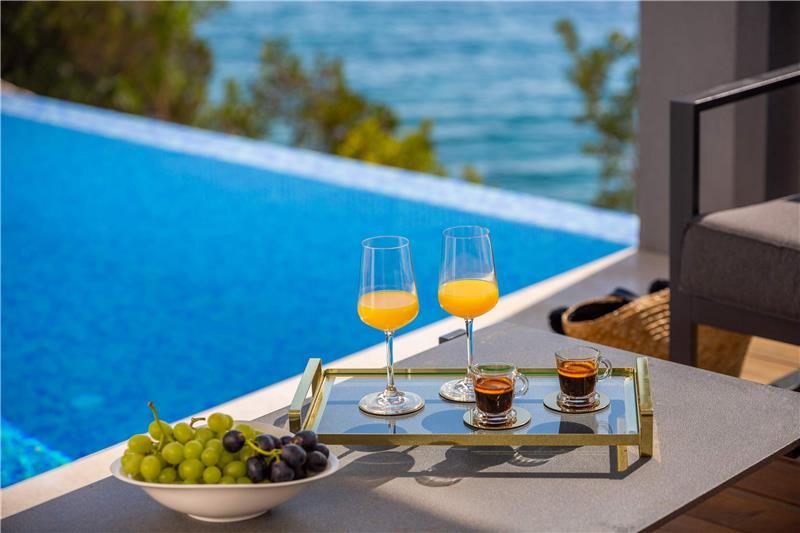 Sea-view villa in Vinisce, photograph 11