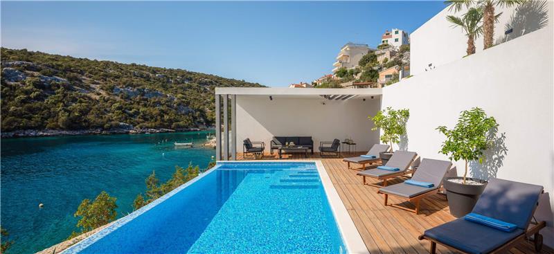 Sea-view villa in Vinisce, photograph 1