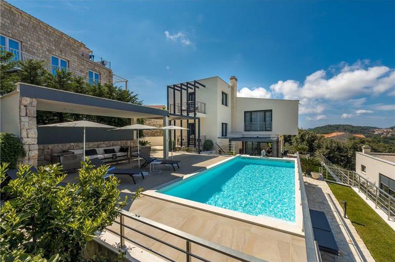 4 bedroom villa with pool and sea views near Dubrovnik sleeps 8