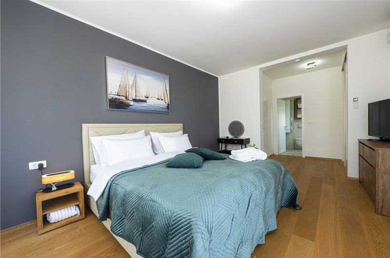 4 bedroom villa with pool and sea views near Dubrovnik sleeps 8