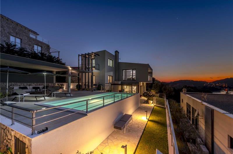 4 bedroom villa with pool and sea views near Dubrovnik sleeps 8