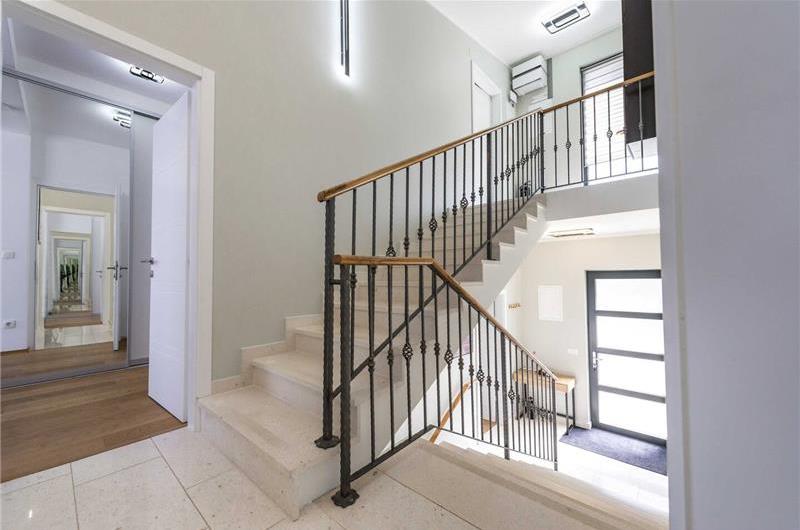 4 bedroom villa with pool and sea views near Dubrovnik sleeps 8