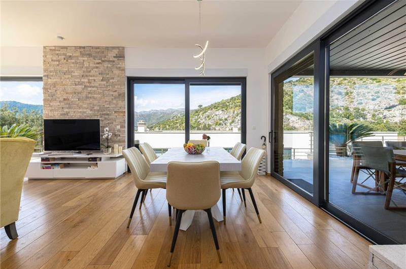 4 bedroom villa with pool and sea views near Dubrovnik sleeps 8
