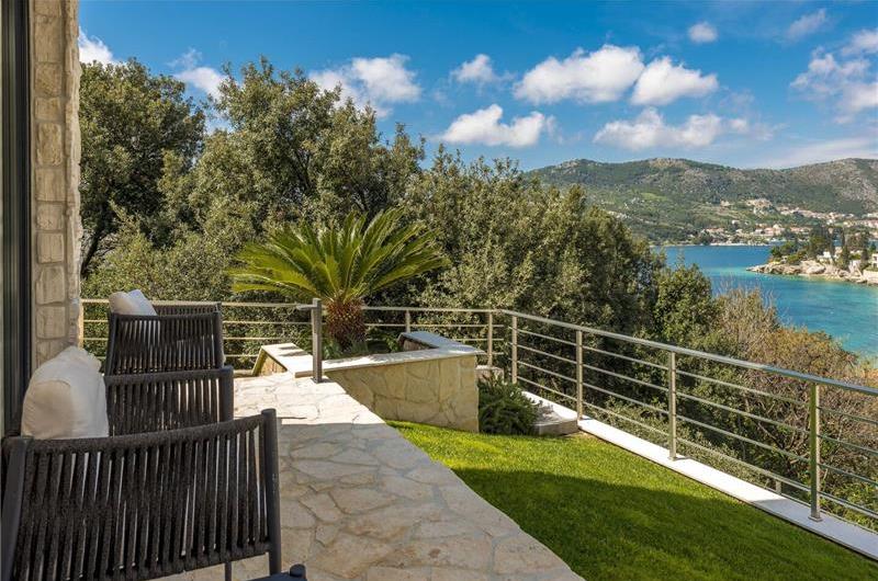 4 bedroom villa with pool and sea views near Dubrovnik sleeps 8