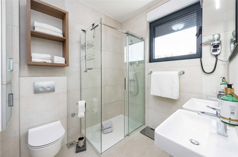 4 bedroom villa with pool and sea views near Dubrovnik sleeps 8