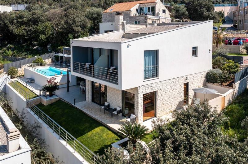 4 bedroom villa with pool and sea views near Dubrovnik sleeps 8