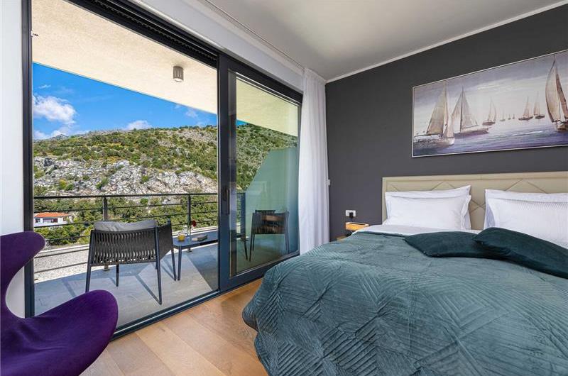 4 bedroom villa with pool and sea views near Dubrovnik sleeps 8