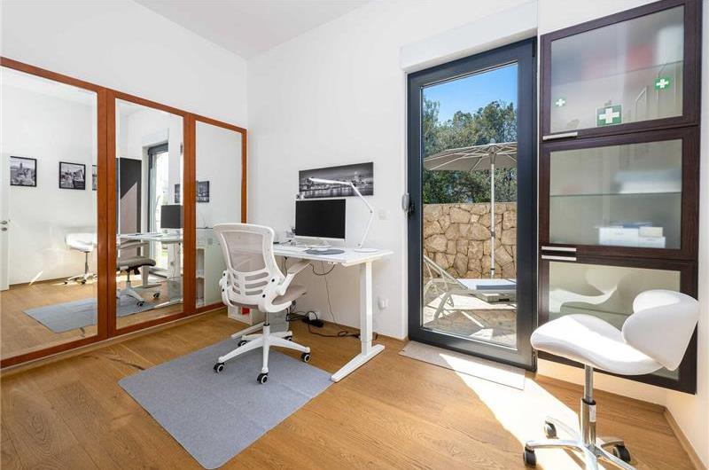 4 bedroom villa with pool and sea views near Dubrovnik sleeps 8