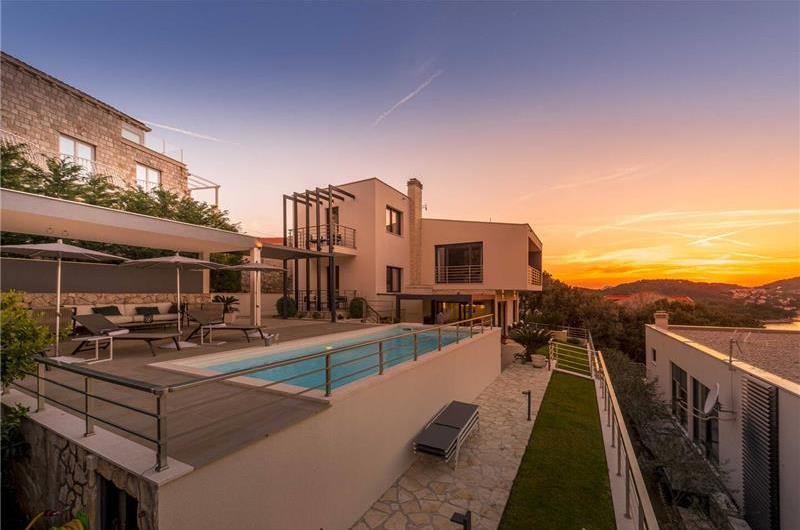 4 bedroom villa with pool and sea views near Dubrovnik sleeps 8