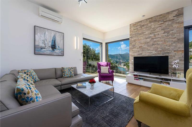 4 bedroom villa with pool and sea views near Dubrovnik sleeps 8