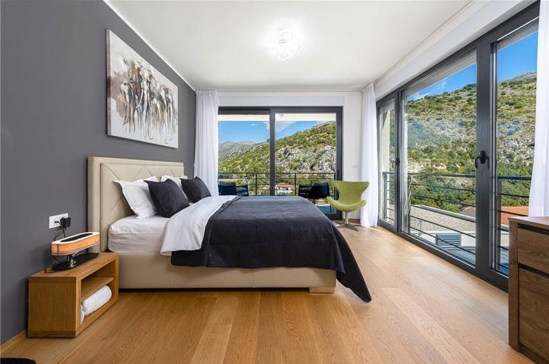 4 bedroom villa with pool and sea views near Dubrovnik sleeps 8