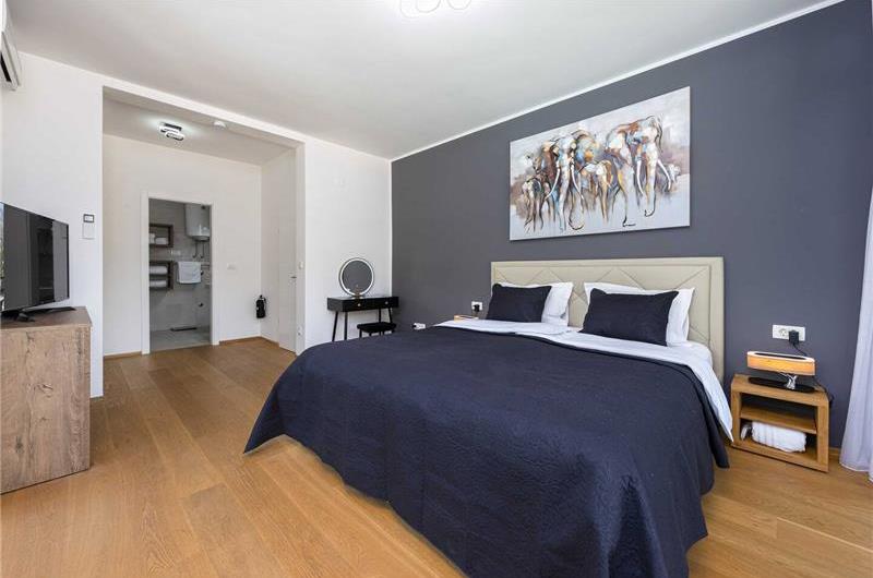 4 bedroom villa with pool and sea views near Dubrovnik sleeps 8