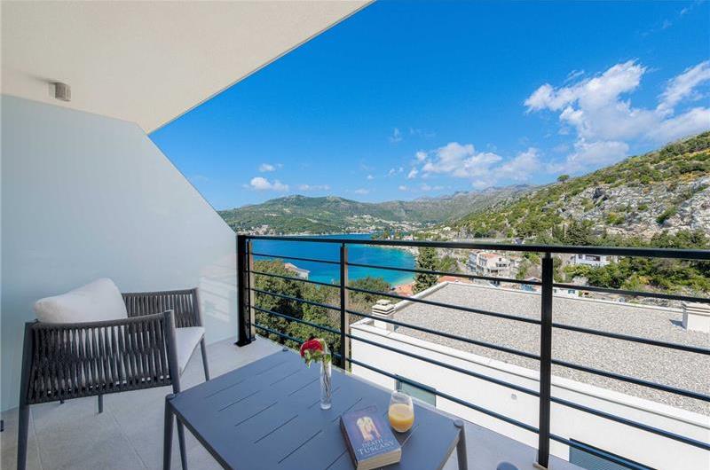 4 bedroom villa with pool and sea views near Dubrovnik sleeps 8