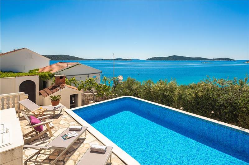 4 Bedroom Villa with Pool near Milna, Brac Island Sleeps 8 