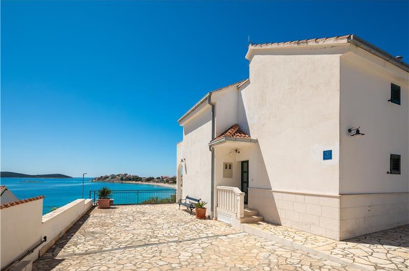 4 Bedroom Villa with Pool near Milna, Brac Island Sleeps 8 