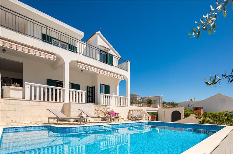 4 Bedroom Villa with Pool near Milna, Brac Island Sleeps 8 