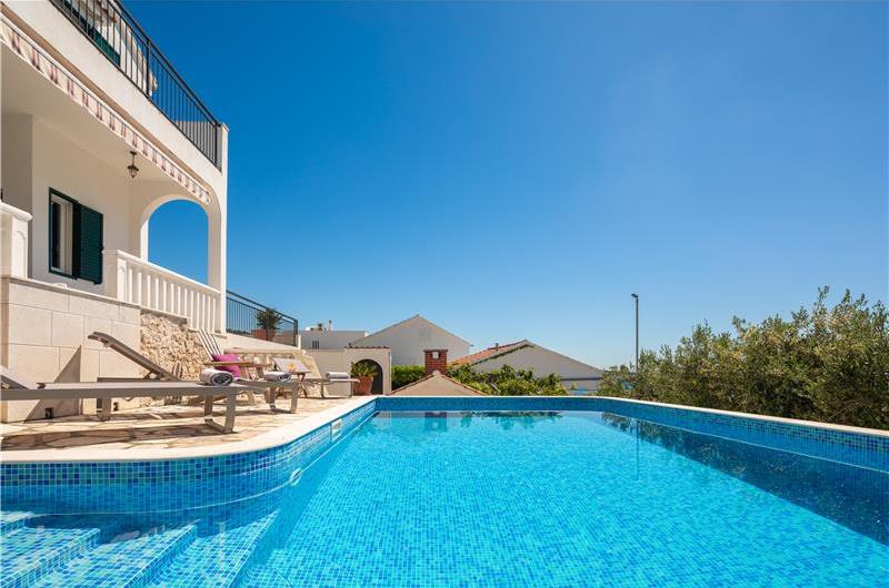 4 Bedroom Villa with Pool near Milna, Brac Island Sleeps 8 