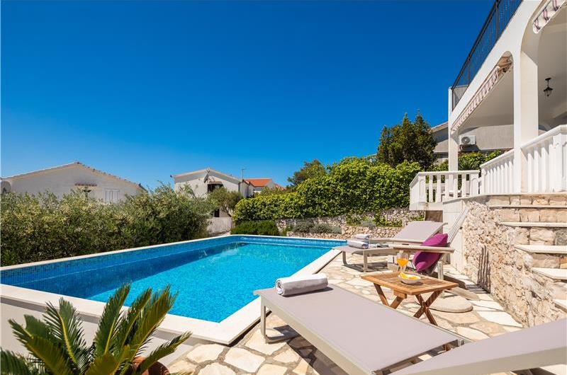 4 Bedroom Villa with Pool near Milna, Brac Island Sleeps 8 