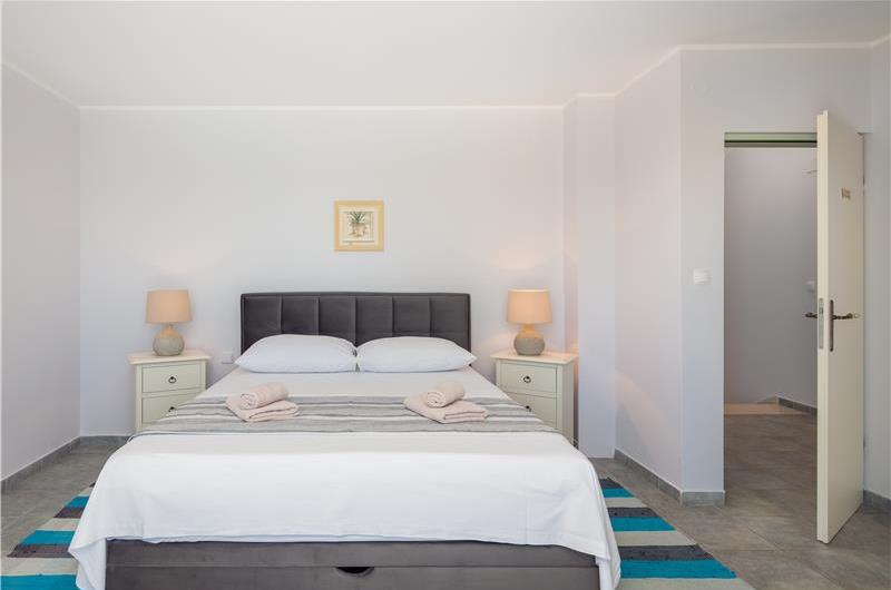 4 Bedroom Villa with Pool near Milna, Brac Island Sleeps 8 