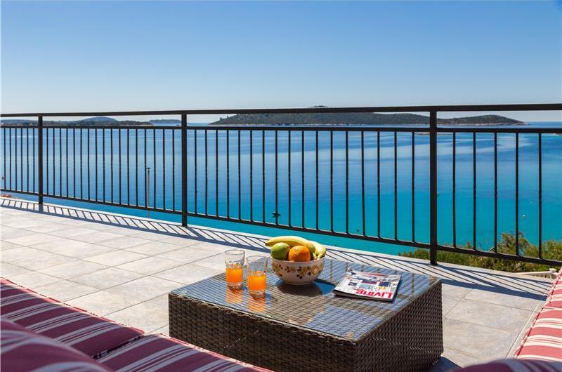 4 Bedroom Villa with Pool near Milna, Brac Island Sleeps 8 