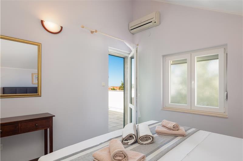 4 Bedroom Villa with Pool near Milna, Brac Island Sleeps 8 