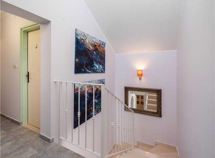 4 Bedroom Villa with Pool near Milna, Brac Island Sleeps 8 