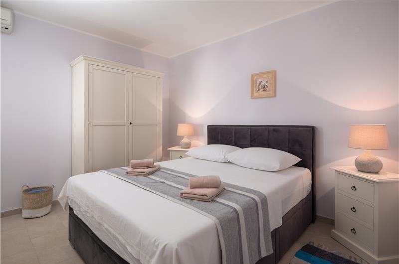 4 Bedroom Villa with Pool near Milna, Brac Island Sleeps 8 