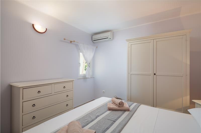 4 Bedroom Villa with Pool near Milna, Brac Island Sleeps 8 