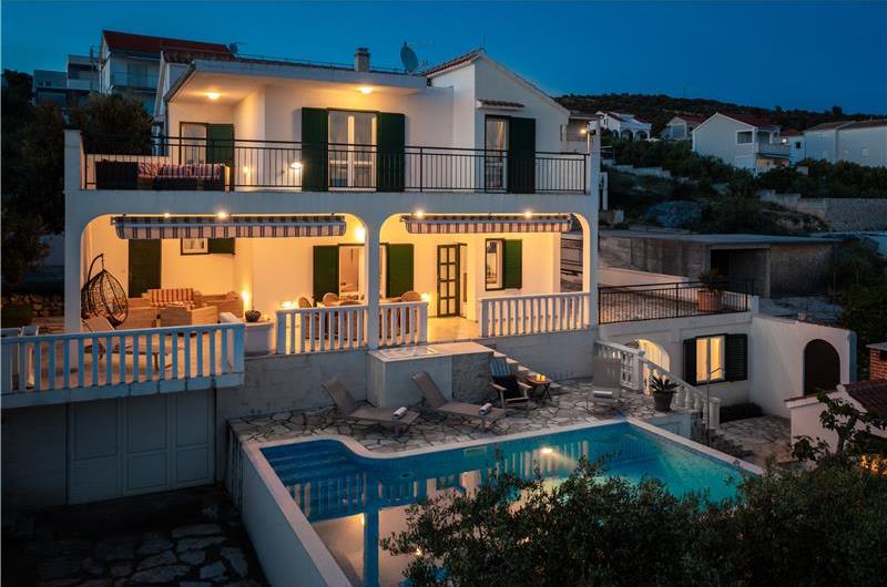 4 Bedroom Villa with Pool near Milna, Brac Island Sleeps 8 