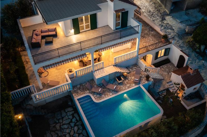 4 Bedroom Villa with Pool near Milna, Brac Island Sleeps 8 