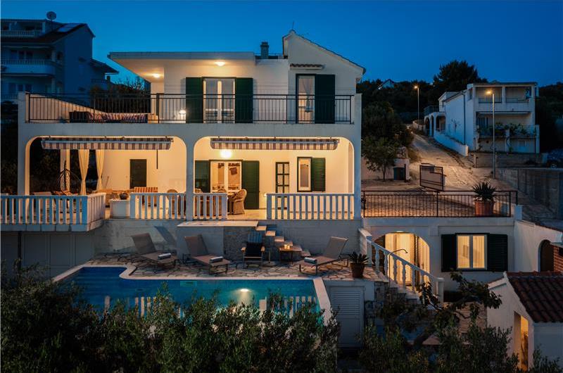 4 Bedroom Villa with Pool near Milna, Brac Island Sleeps 8 