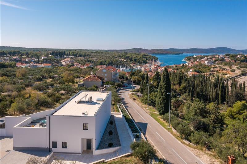 4 Bedroom Villa with Pool near Milna, Brac Island Sleeps 8 