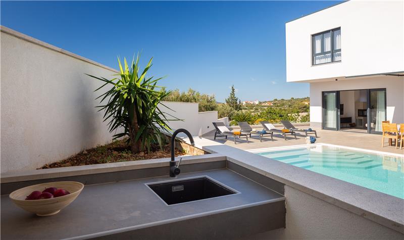 4 Bedroom Villa with Pool near Milna, Brac Island Sleeps 8 