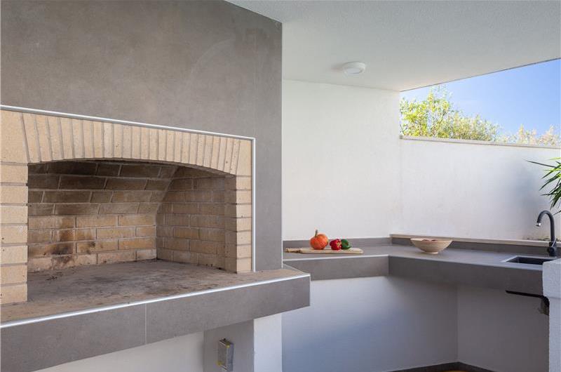 4 Bedroom Villa with Pool near Milna, Brac Island Sleeps 8 