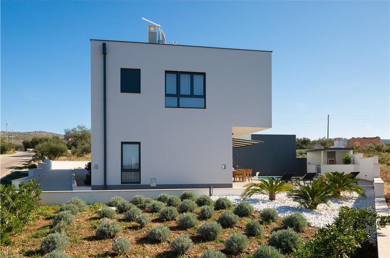 4 Bedroom Villa with Pool near Milna, Brac Island Sleeps 8 