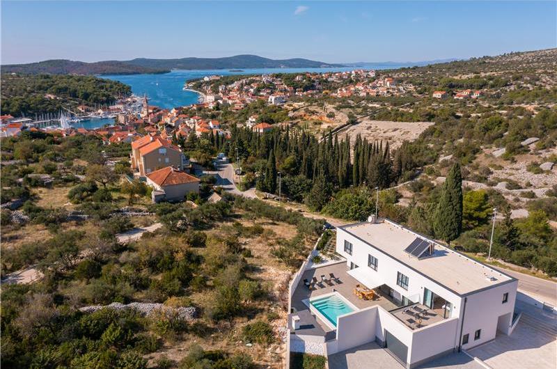 4 Bedroom Villa with Pool near Milna, Brac Island Sleeps 8 