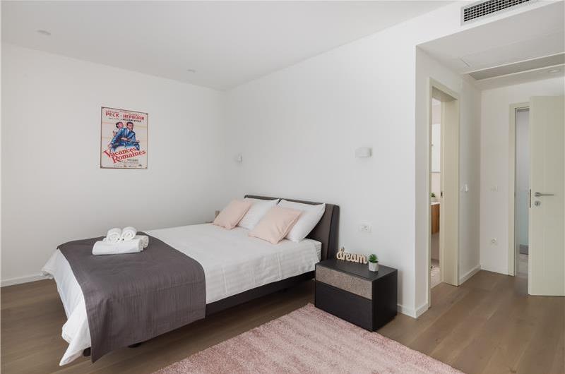 4 Bedroom Villa with Pool near Milna, Brac Island Sleeps 8 