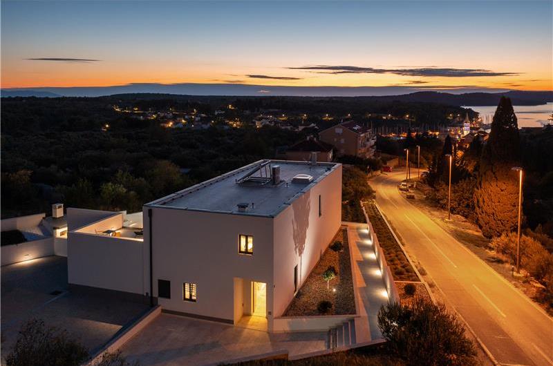 4 Bedroom Villa with Pool near Milna, Brac Island Sleeps 8 