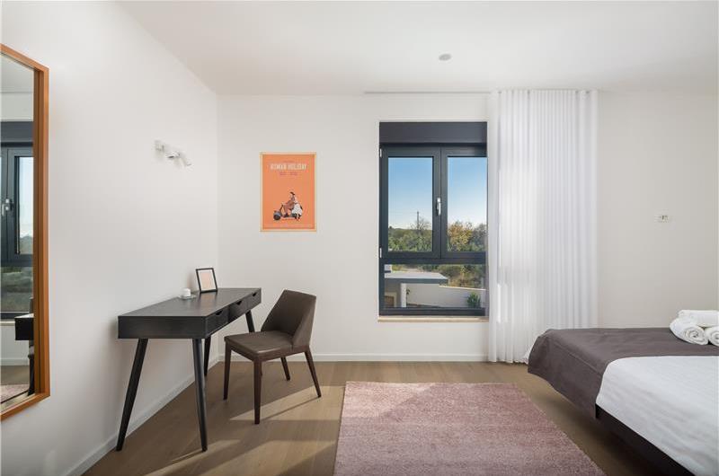 4 Bedroom Villa with Pool near Milna, Brac Island Sleeps 8 