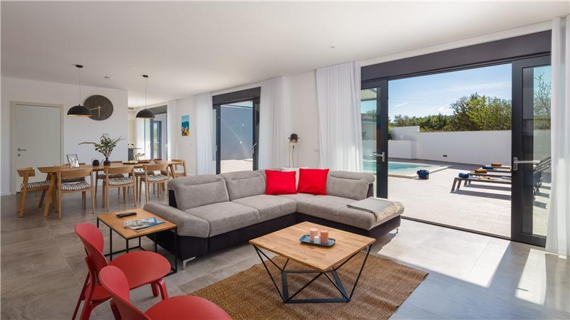 4 Bedroom Villa with Pool near Milna, Brac Island Sleeps 8 