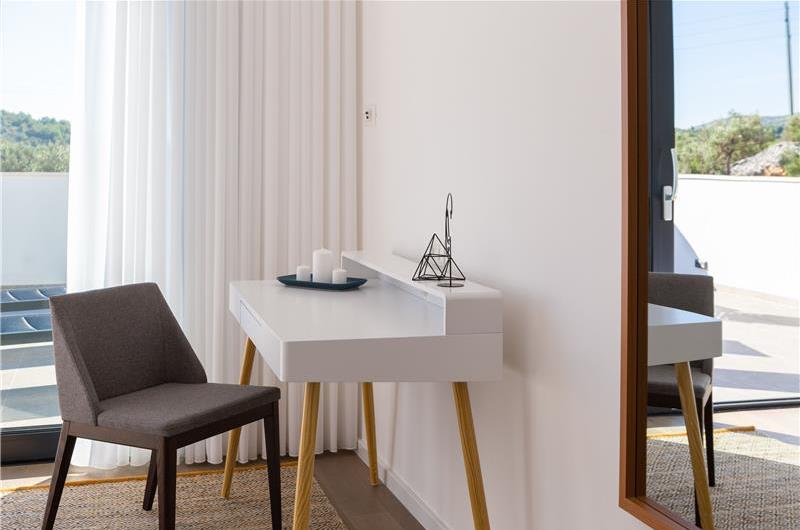 4 Bedroom Villa with Pool near Milna, Brac Island Sleeps 8 